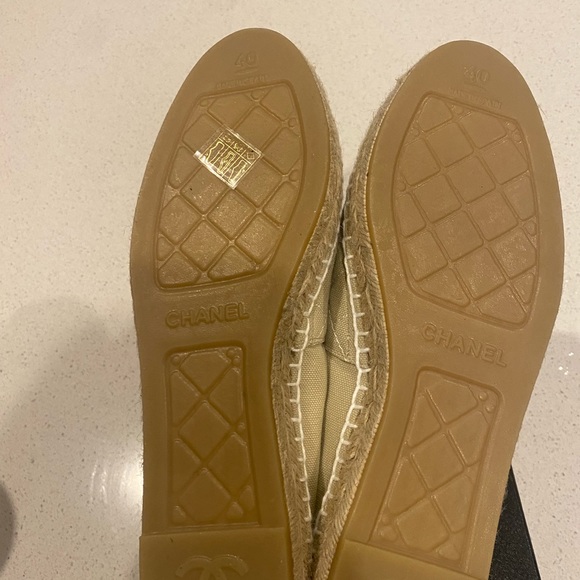 Chanel Espadrilles, size 40 fits an American 9. Beige and white color. - Picture 6 of 6
